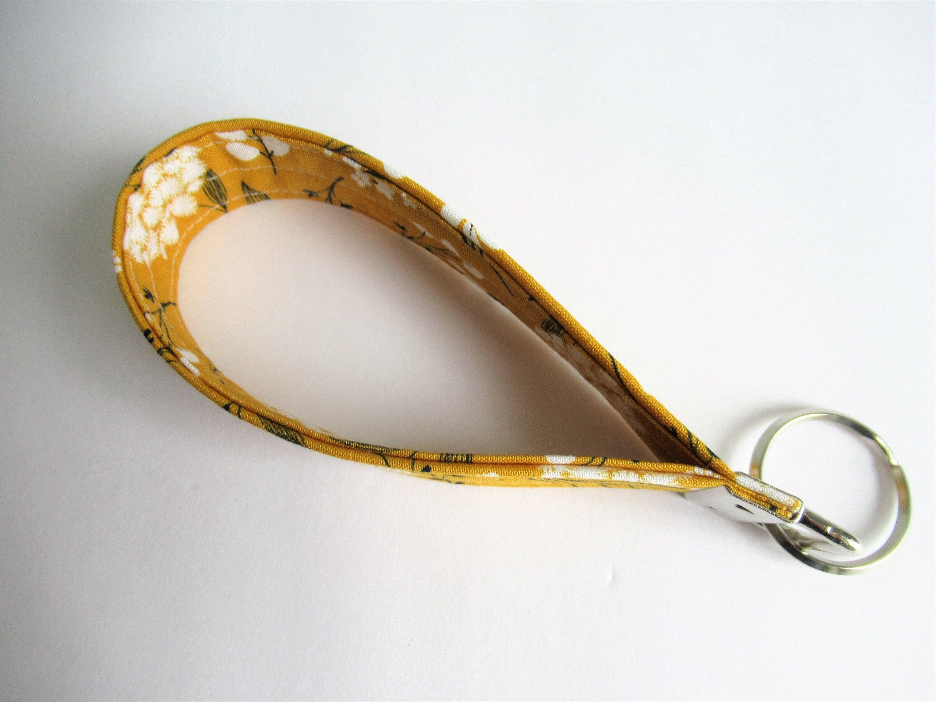 Thread and Purls – Großhandel Schlüsselanhänger – Damen – Schlüsselanhänger-Armband, Stoff-Armband-Schlüsselbund, Gelber Schlüsselanhänger, Handgelenkband, Schlüsselanhänger-Armband, Blumen-Armband-Schlüsselbund9