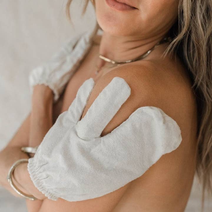 PAAVANI Ayurveda - Wholesale Gloves – Women's - Garshana Gloves – Ayurvedic Dry Brushing Gloves 6