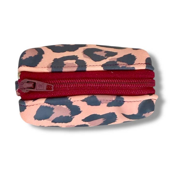 Waterproof dog bag holder LEO – with metal carabiner for wholesale by L&Z Dogwear