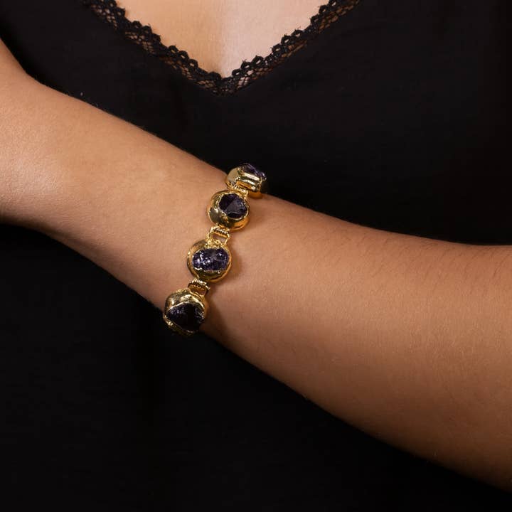 PHOEBE´S - Wholesale Beaded Bracelet - 18K Gold-Plated Rough Amethyst Bracelet – Energy and Natural Elegance2