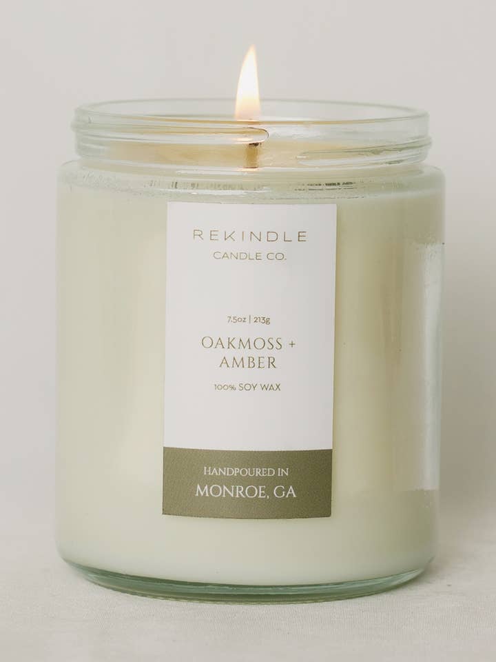 Bougie de soja à mèche de coton ambre et mousse de chêne pour la vente par Rekindle Candle Co