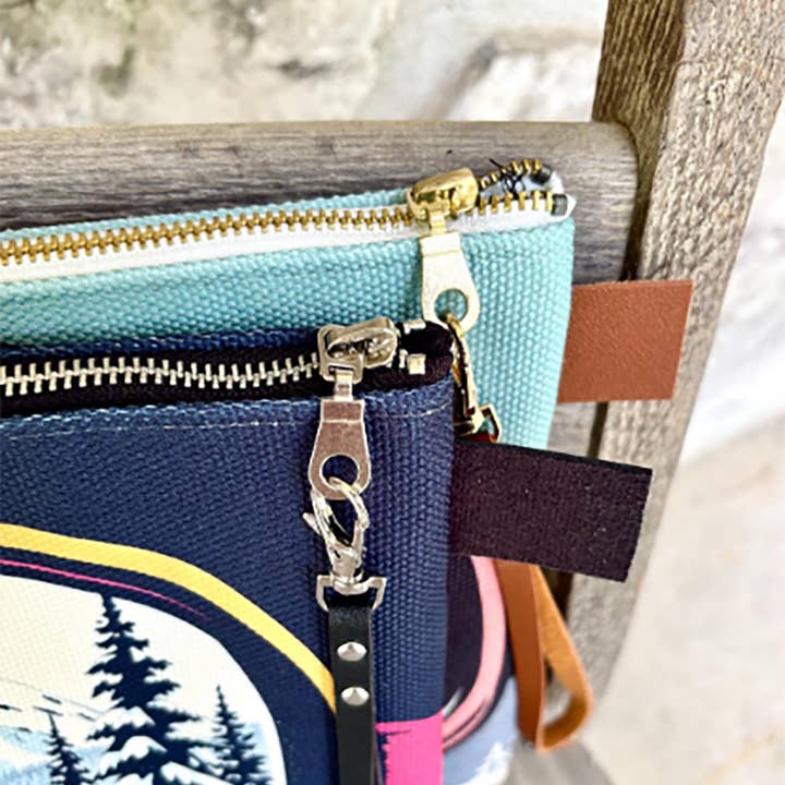 Sofs Designs - Wholesale Pouch - Women's - Wristlet Carry all Strong Ski goggles bag made in Montreal2