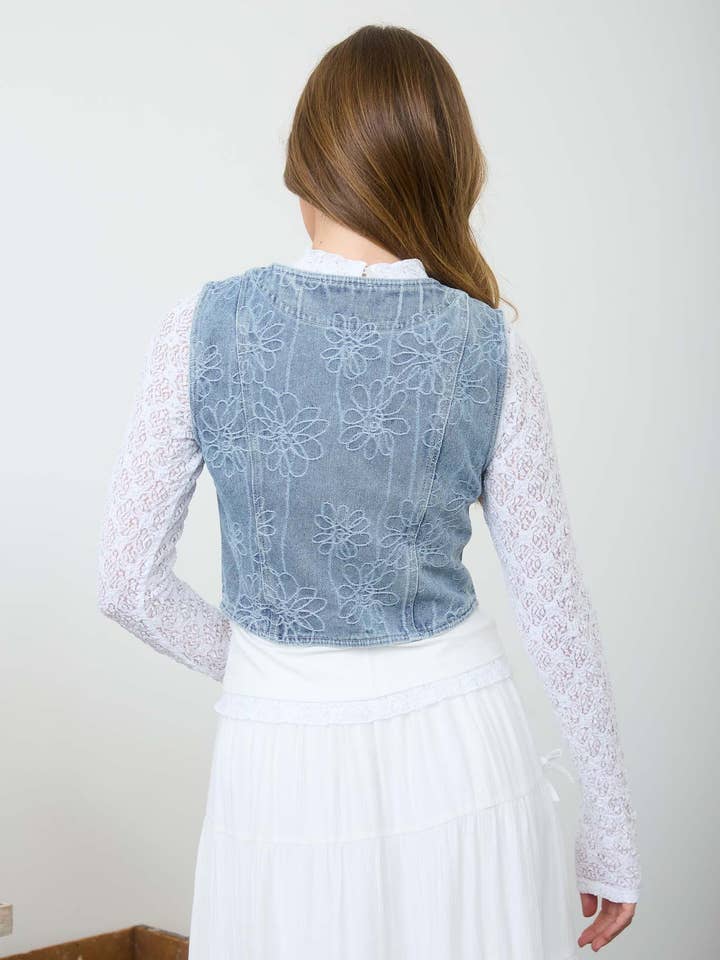 DENIM GILET À NOUER DEVANT EN DENIM DÉLAVÉ À MOTIF FLORAL en vente sur Faire1