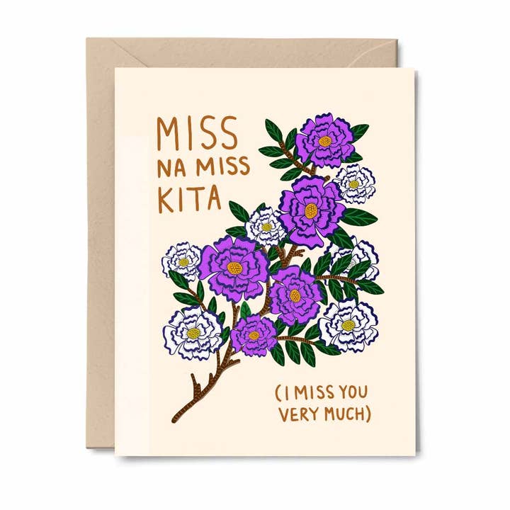 Carte « Miss You » avec fleurs violettes, bilingue filipino pour la vente par A Duck Amuck Gift Shop & Art Studio