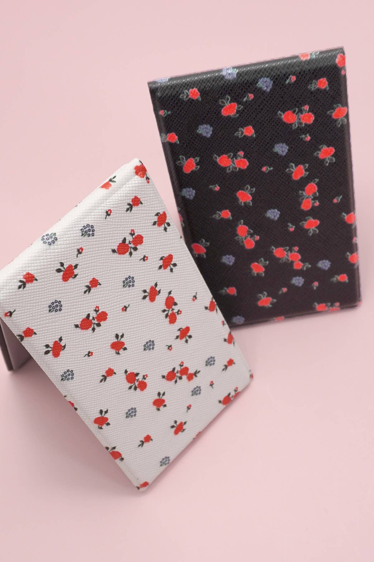 JOSSLYN by wall to wall - Venta al por mayor Espejos de bolso - ESPEJO DE FLORES DE VIAJE DE BOLSILLO COMPACTO DE MANO | 40M1021