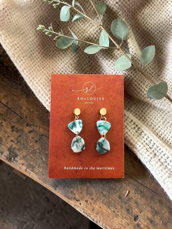 Oorbellen met mosagaat en meerdere edelstenen voor wholesale door Ro + Louise Jewelry