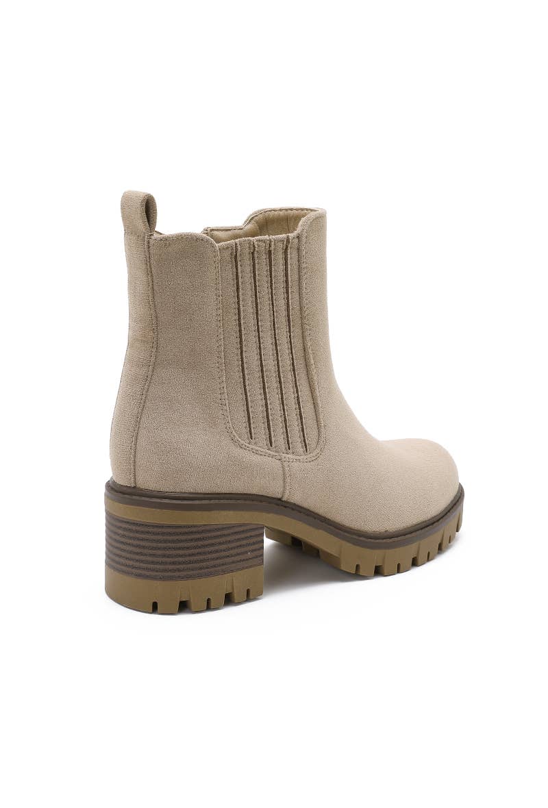 Joia Paris - Wholesale Boots - Women's - Women's ankle boots with block heel and lug sole WZ-7110