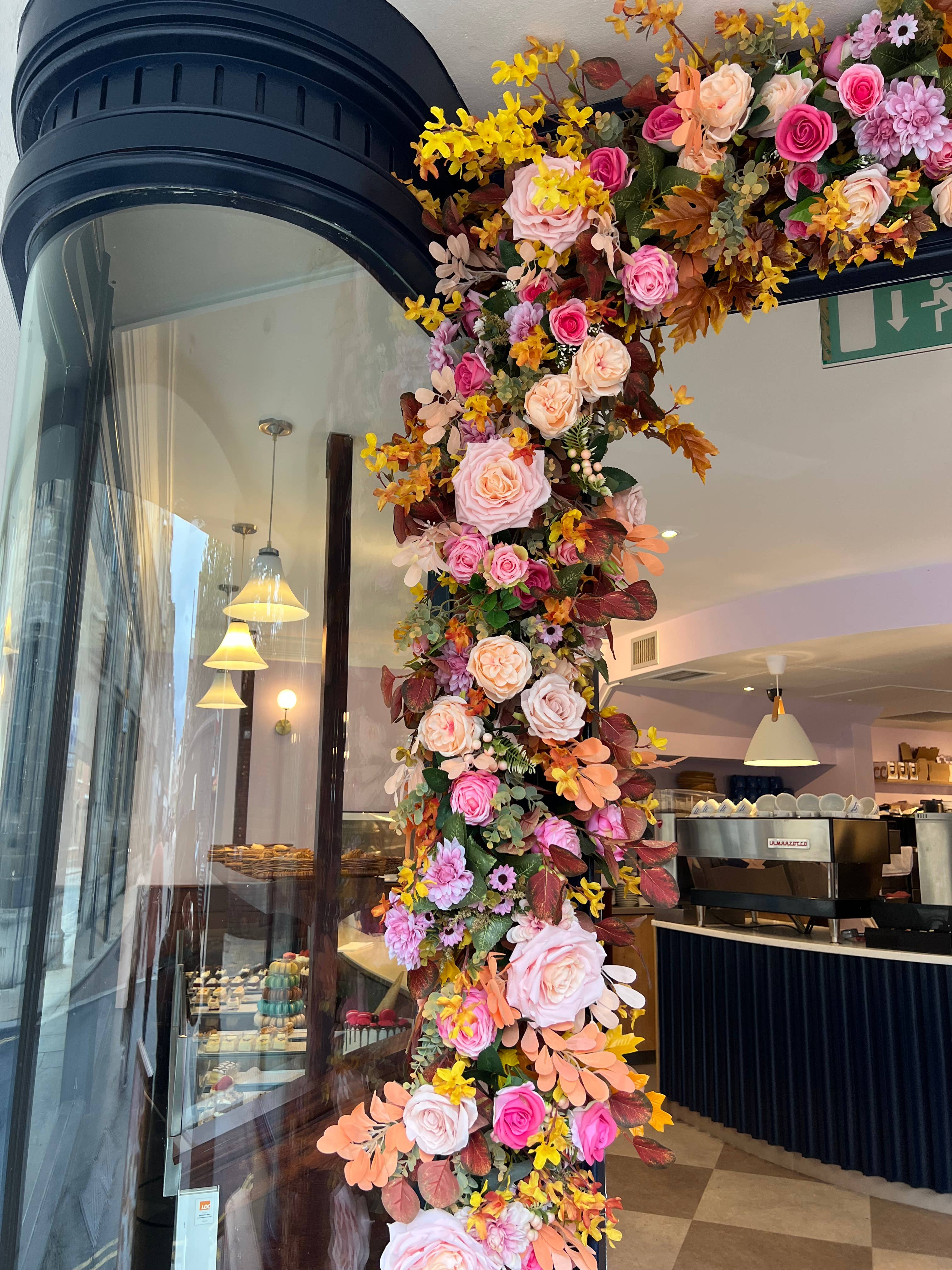 IVY CRUZ - Vente Fanion/guirlande - Guirlande de fleurs d’automne rose et orange de 1,5 m2