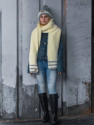 Snowfall Scarf för wholesale av Women with Initiative and Attitude
