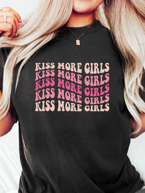 Küss mehr Mädchen Feministisches Statement T-Shirt für den Großhandel von Boho Bloom Emporium