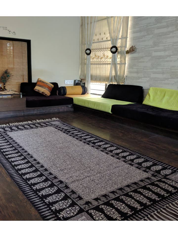 Floral Jaal & Paisley Tapis imprimé main Bloc - Blanc Noir pour la vente par SVEZElife