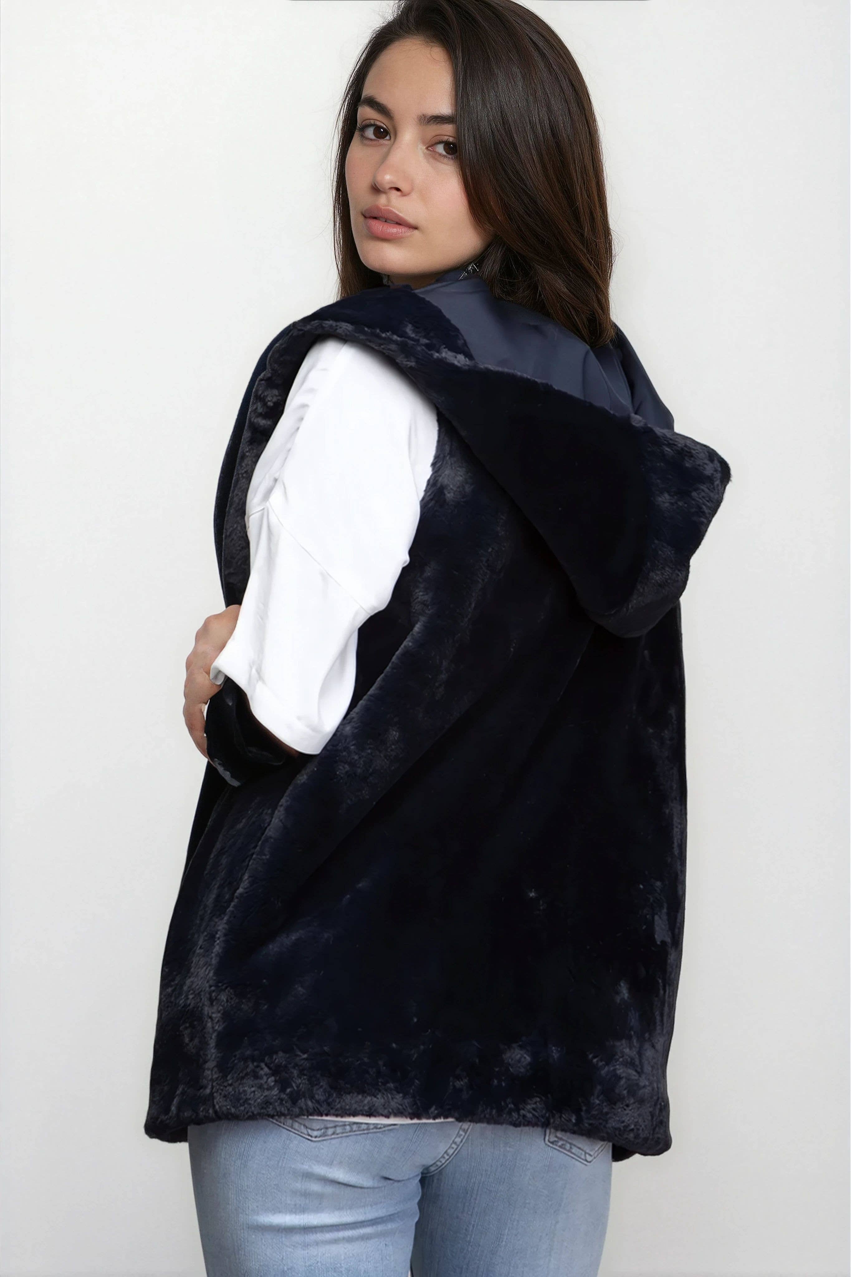 Naked Zebra - Vente Veste sans manches – femme - Gilet à capuche en fausse fourrure6