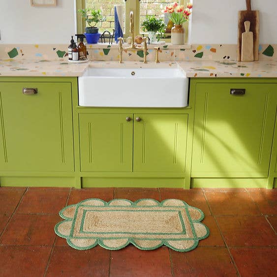 Constance & Denny – wholesale Floor mat – SPRING GREEN scalloped hand woven jute floor mat3