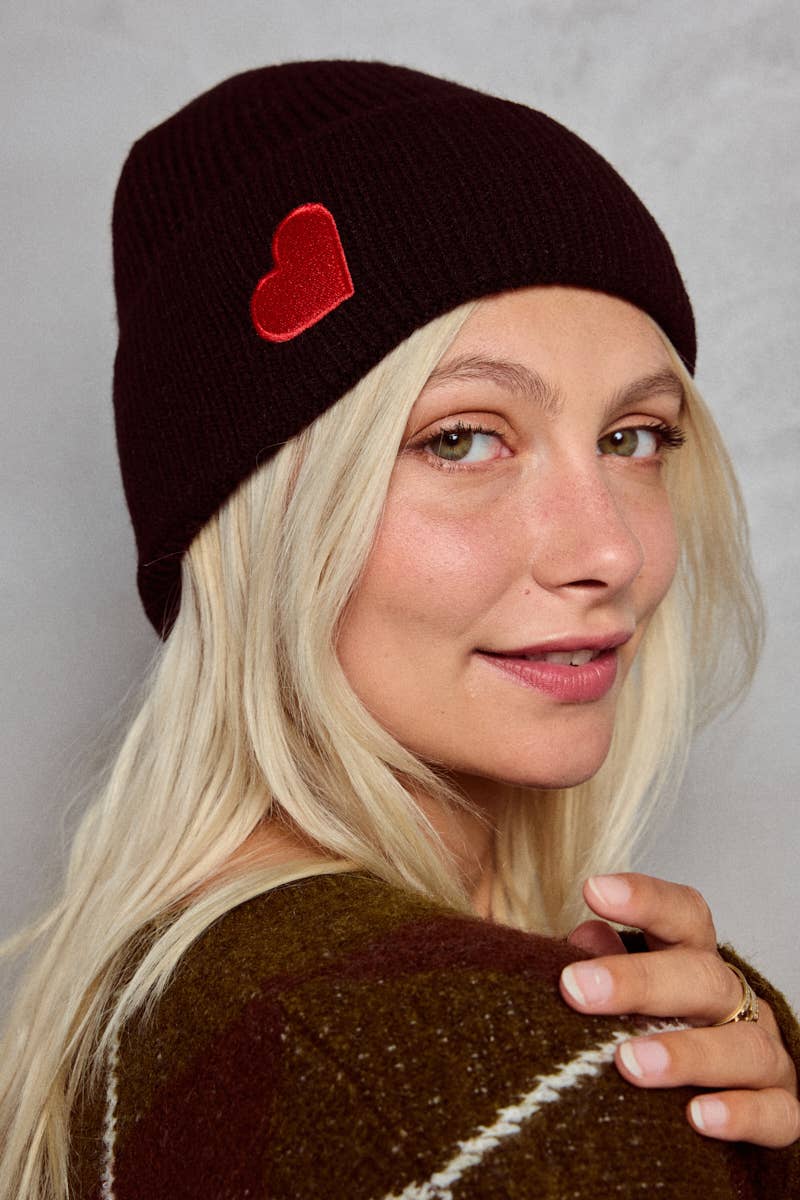 BYREN | ÉLINE L'ATELIER – Großhandel Beanie – Damen – Einfarbige Mütze mit rotem Herz MJ221SD3