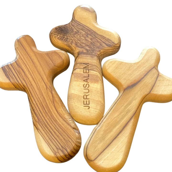 Croix en bois d'olivier de Terre Sainte pour la vente par Oremus Mercy