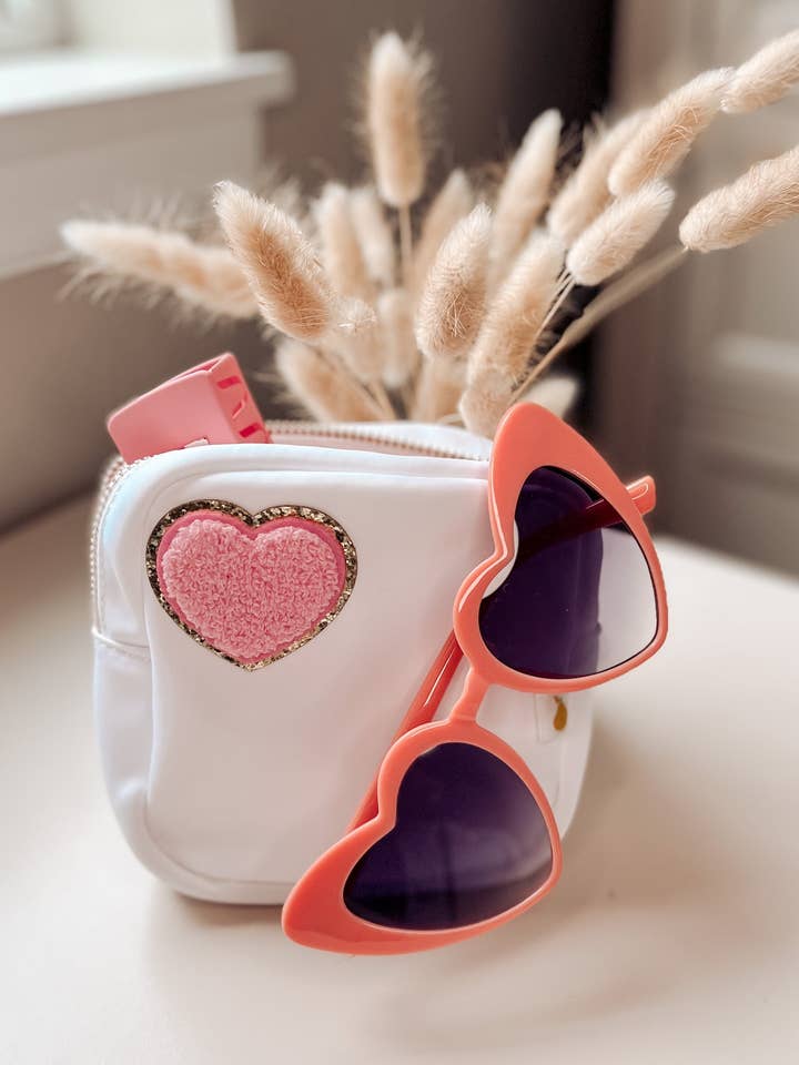 Petite pochette Bailey pour la vente par Threaded Pear