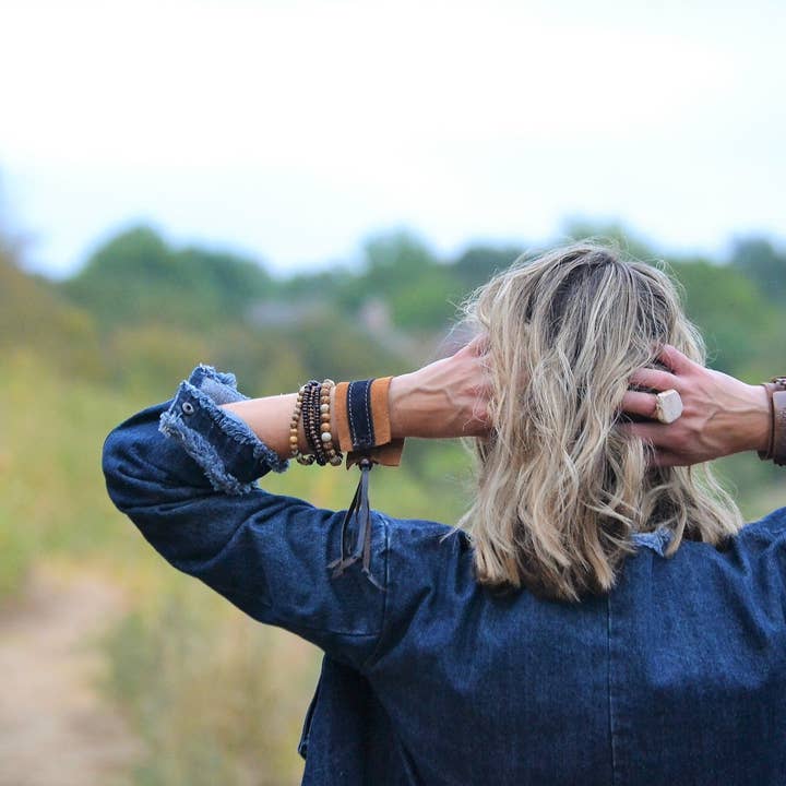 The Jewelry Junkie - Wholesale Armband met kralen - Frosted Blue Lapis Triple Strand Armband 240L1