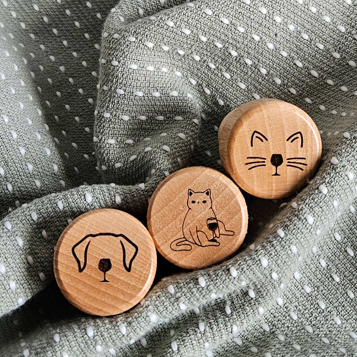 Lou Golden Designs - Wholesale Wine Stopper - Paws & Pour Wine Stopper2