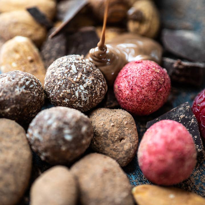 Happy Hours en Biovallée - Wholesale Chocolate Covered Sweets - Hazelnut Praline Dark Chocolate Coconut Organic Bulk - box of 5kg1