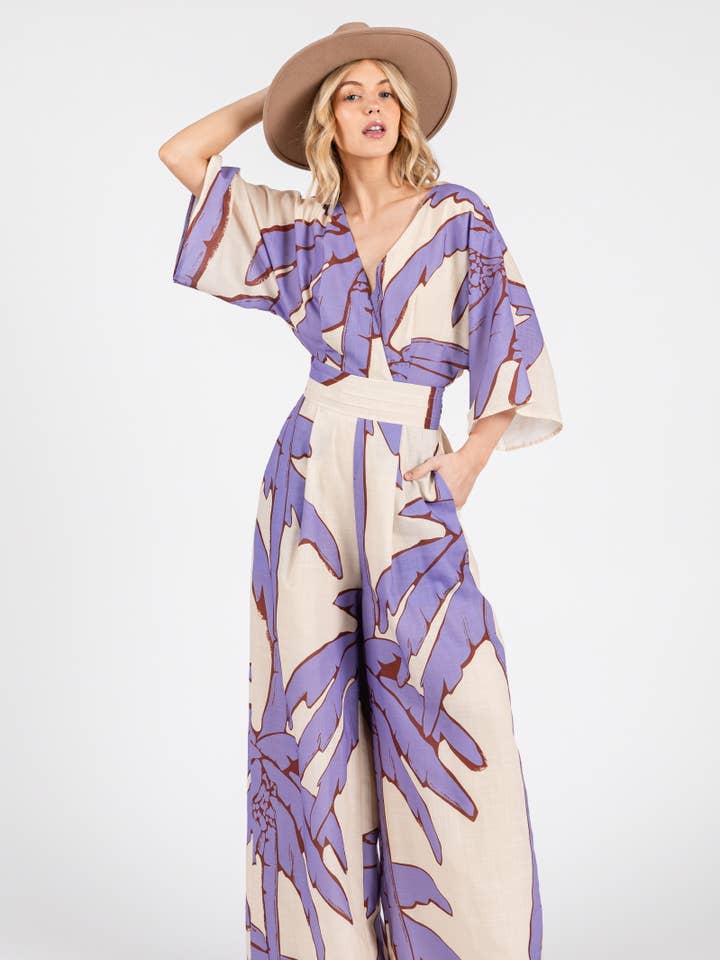 Combinaison à manches 3/4 avec imprimé de grandes palmes et col en V HR3075-LAVENDER pour la vente par B I G H I T Fashion