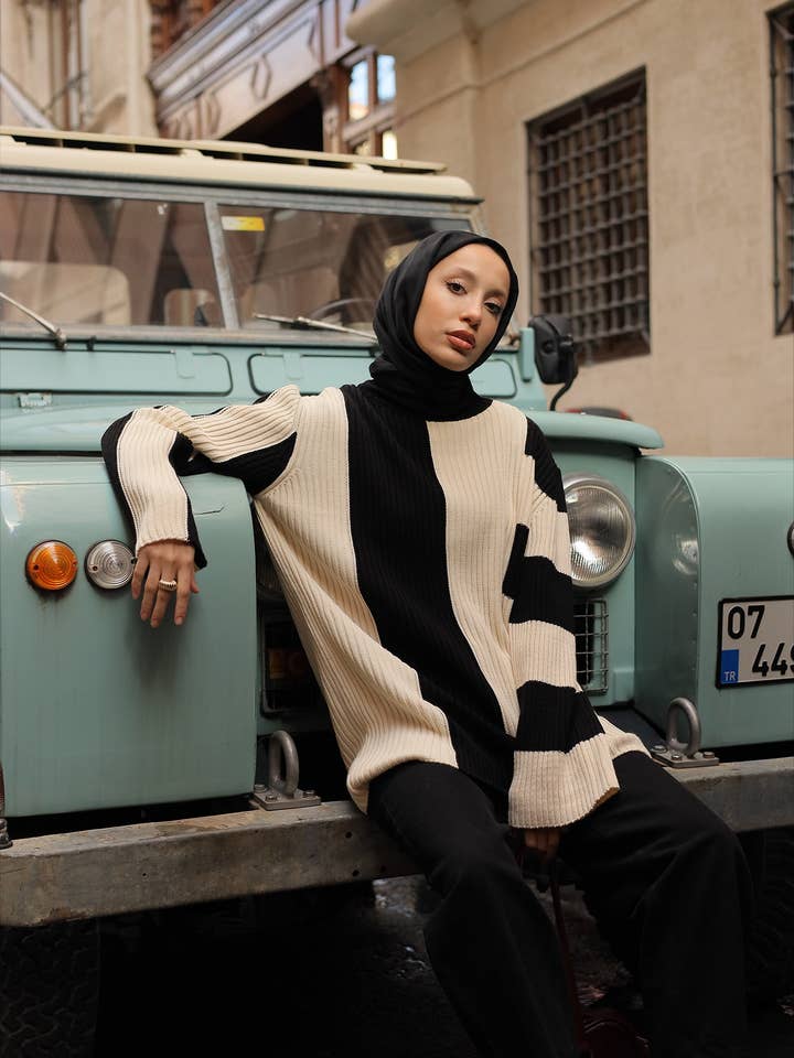 ASYMMETRISCHE GESTREEPTE TRUI voor wholesale door Touché Privé EU