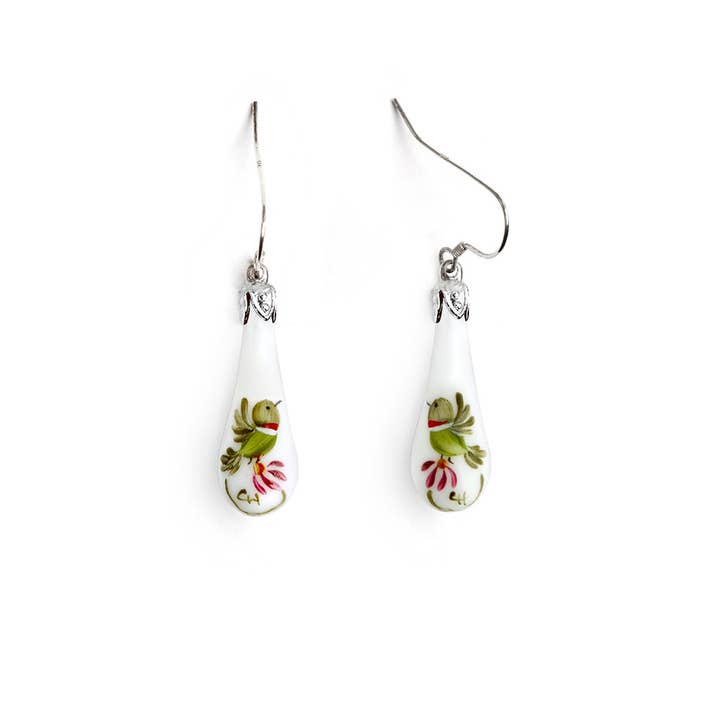 Boucles d'oreilles en forme de larme « Hummingbird Minuet » pour la vente par 1771 Philadelphia Glass Works