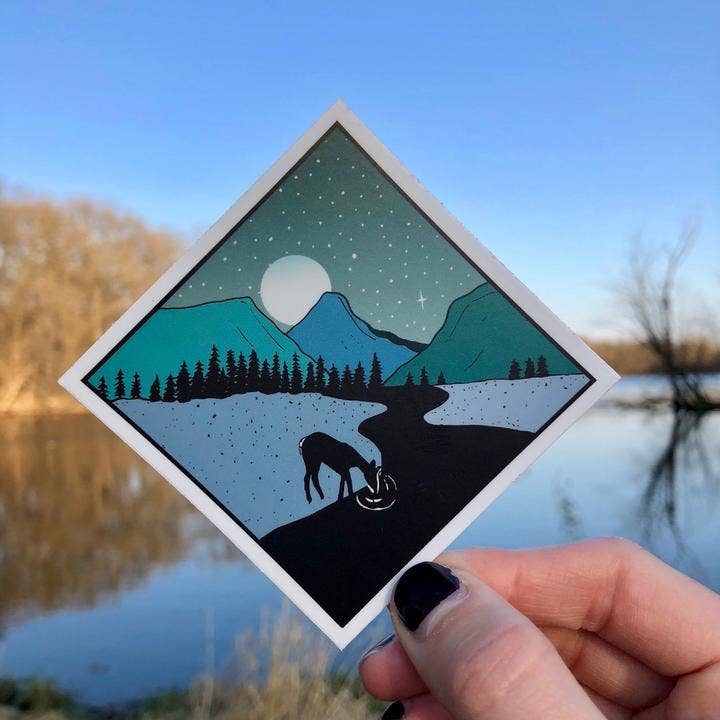 Autocollant Diamond Deer Blues pour la vente par Roam Wild Designs