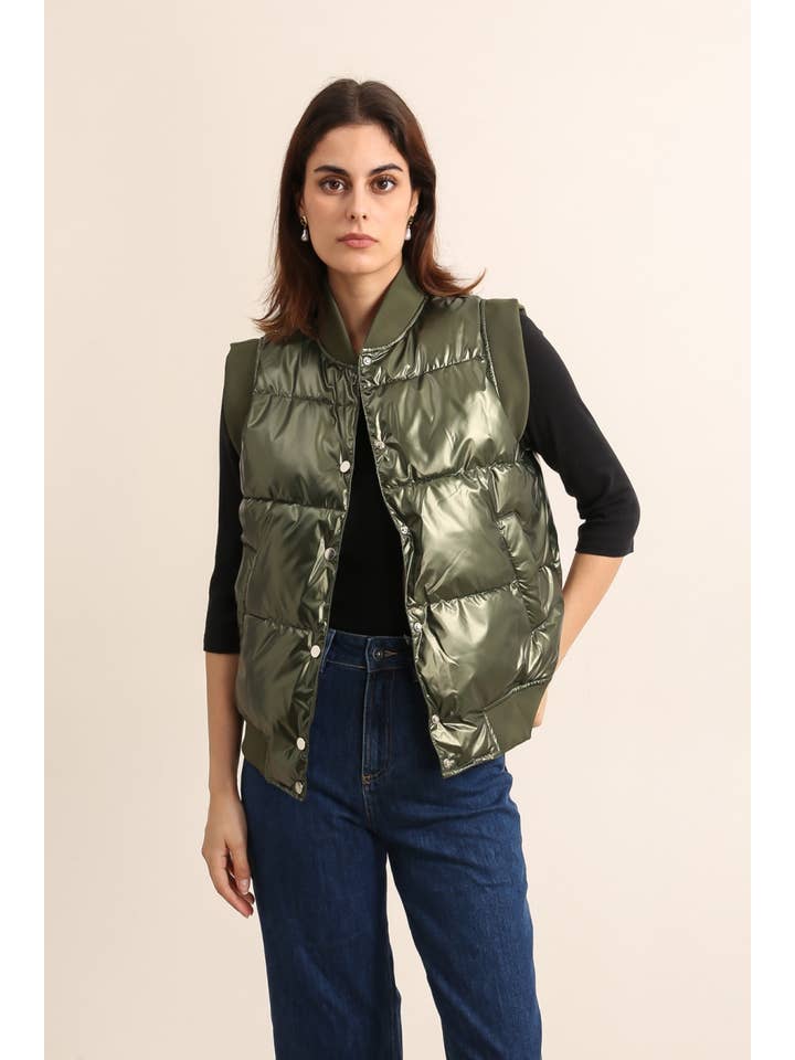 Attrait Paris - Wholesale Outerwear Vest - Women's - Metallic reversible bomber-style sleeveless puffer jacket10