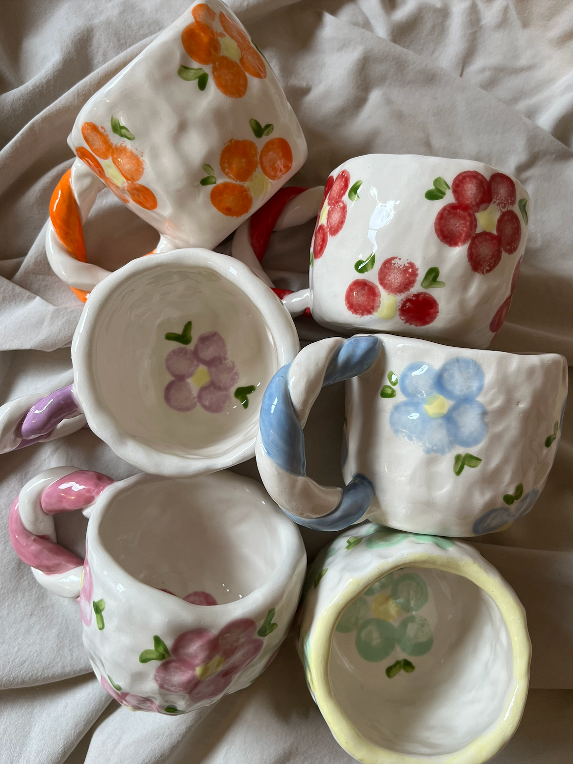 Sofia Lembeye – Großhandel Kaffeebecher – Blumenbecher P – handgefertigte Herz-Keramiktasse2