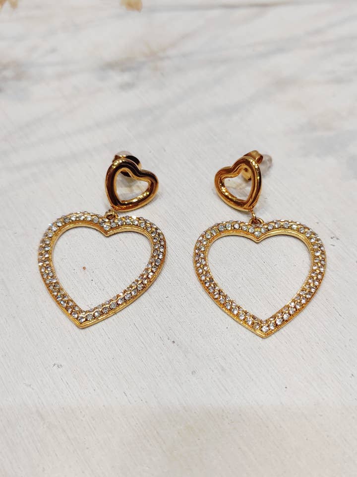 Orecchini a cuore con strass Valentina per la vendita all'ingrosso da parte di LOLO & YAYA