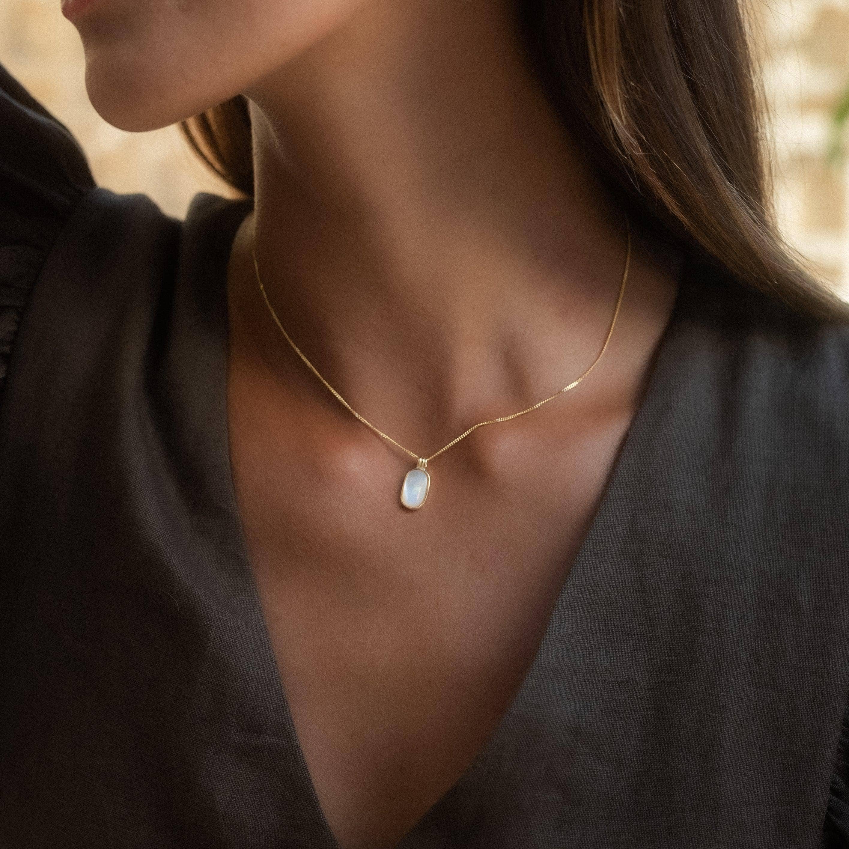 Made By Nami - Vente Colliers à pendentif - Collier doré avec pendentif en nacre2