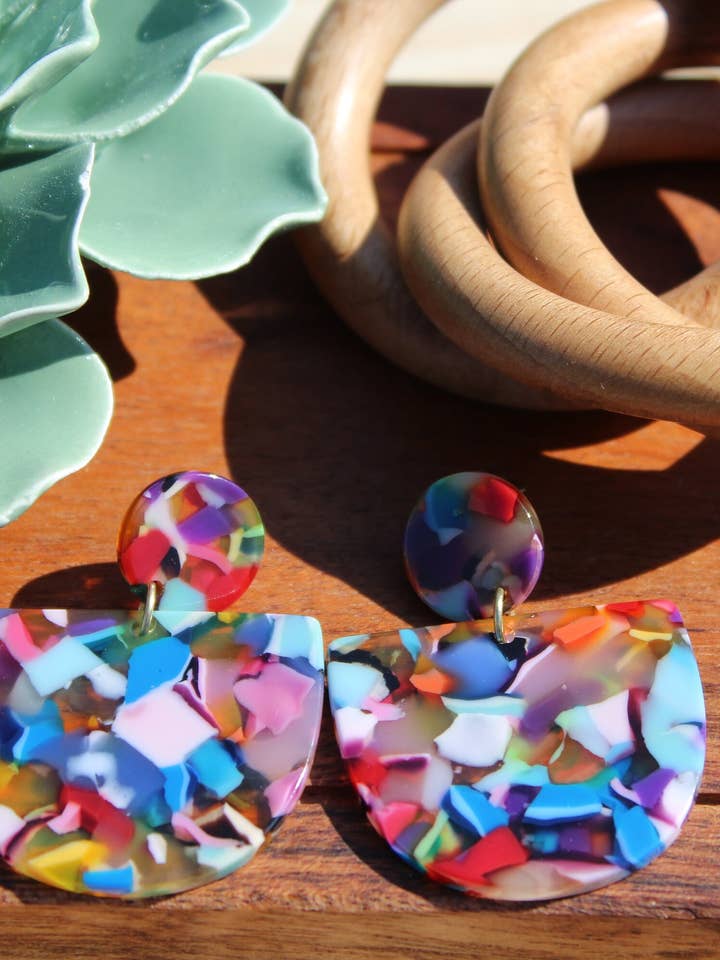 Brincos de resina multicoloridos para o verão, com haste sem níquel por atacado de Style by Kenz