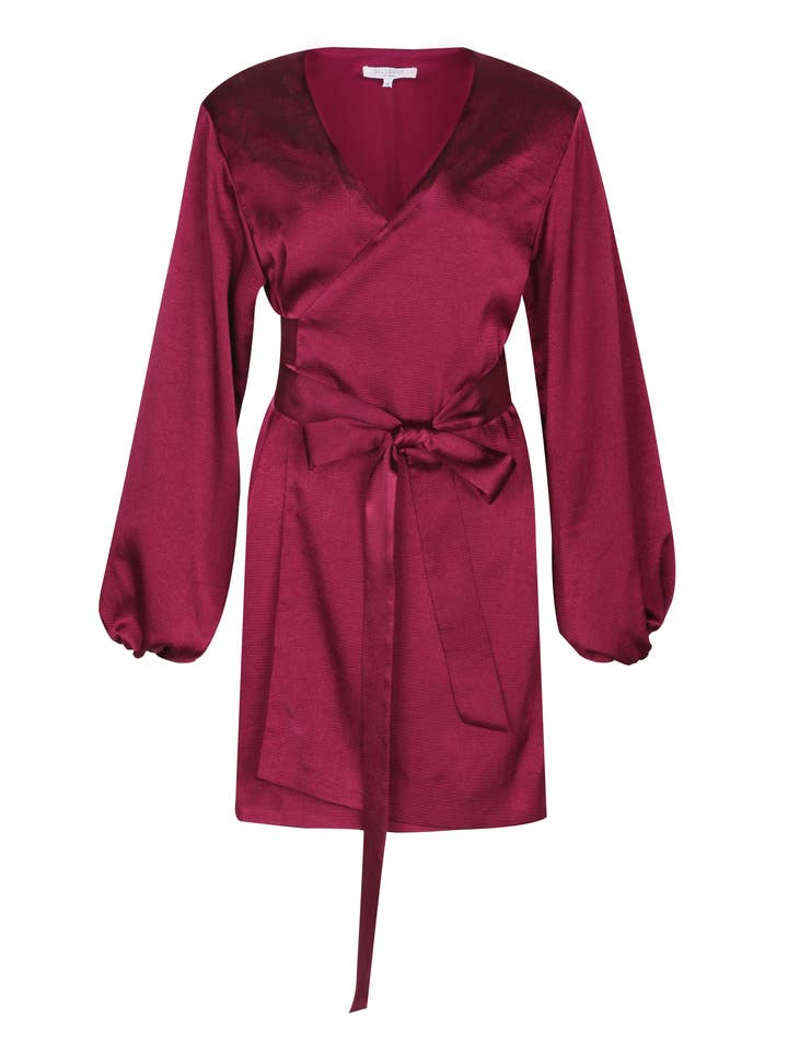 Robe à manches longues en satin Aurora - Rouge pour la vente par Bellevue The Label