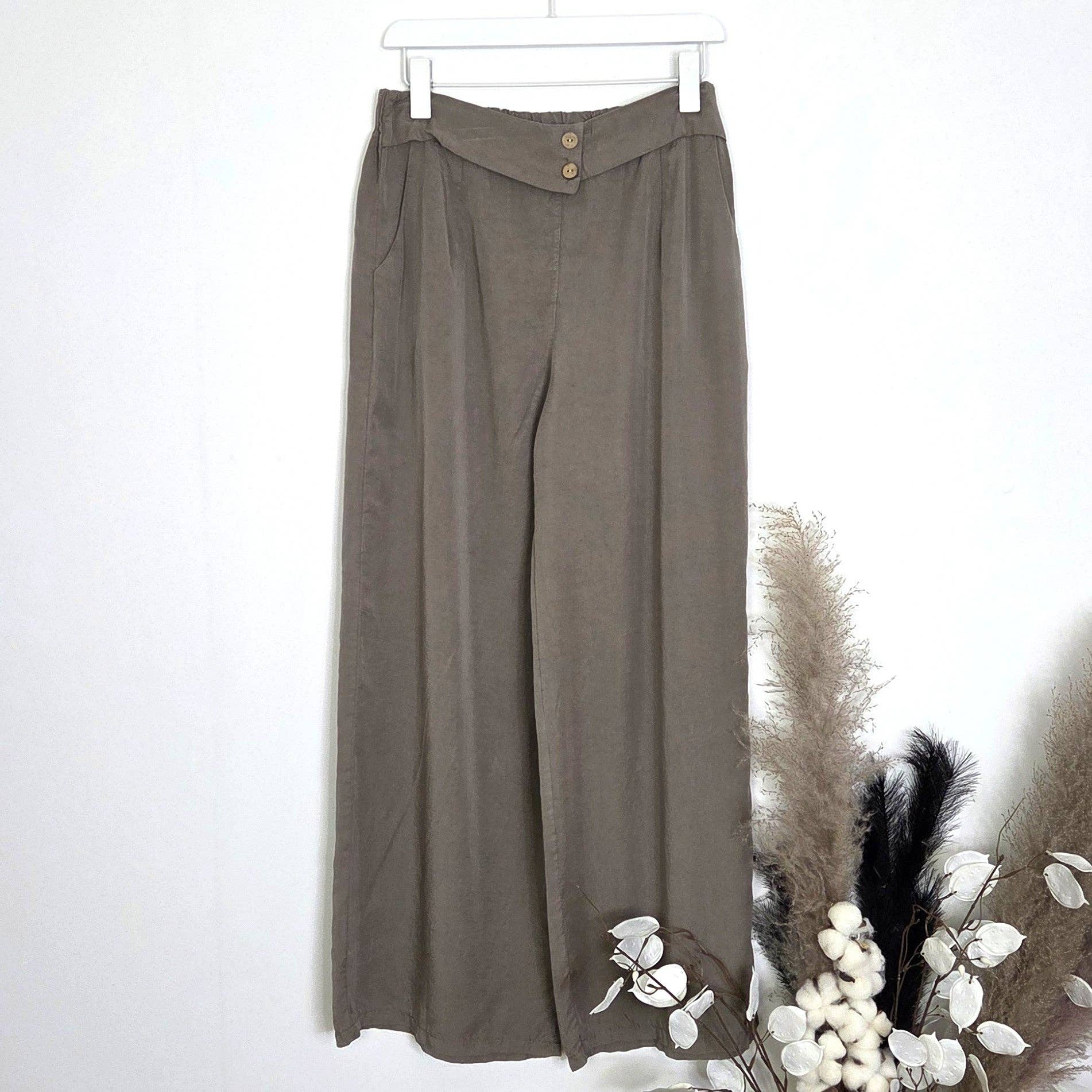 Tempest Designs – wholesale Pants – Women's – Lovely lyocell fabric straight leg trousers with button detail and pockets (M-L)3