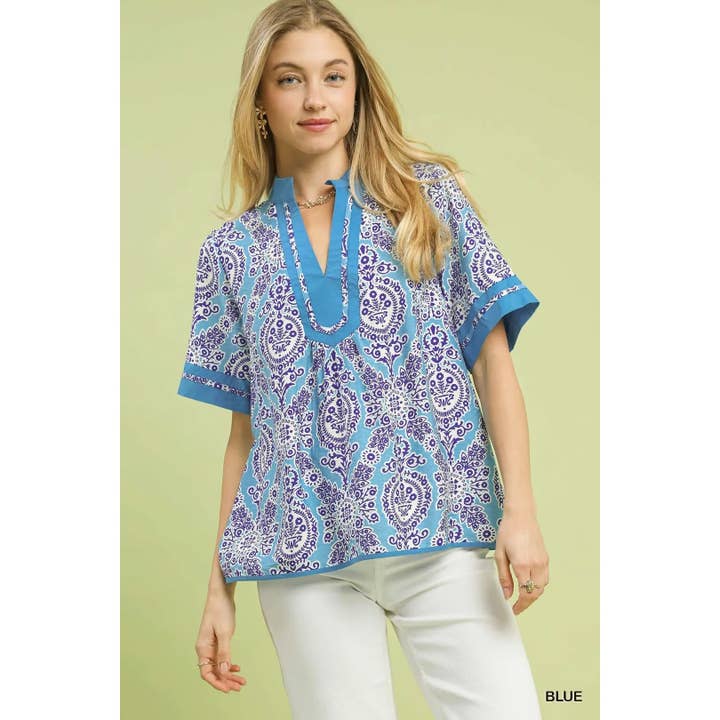 Top con scollo a V e stampa astratta per la vendita all'ingrosso da parte di STYLE USA