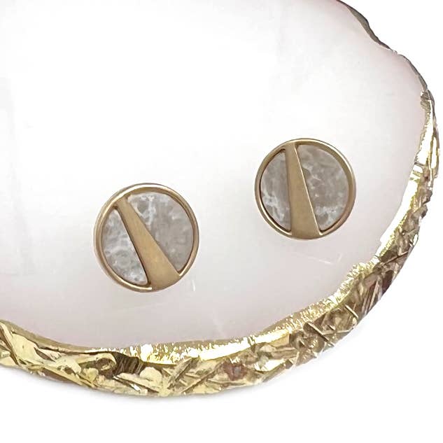 StarryNYC – Großhandel Ohrstecker – Runde, abgenutzte runde Ohrstecker mit Halbedelsteineinsätzen4