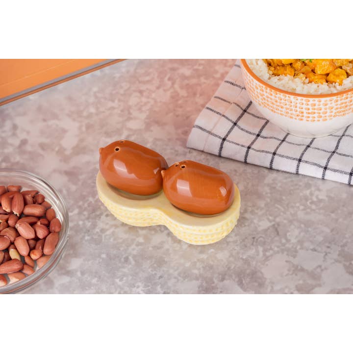 Fisura - Wholesale Salt & Pepper Shaker Set - Peanut salt and pepper shakers2