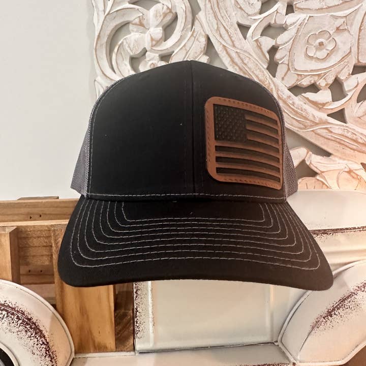 The Painted Chair – Großhandel Trucker-Cap – Unisex – Personalisierte Kunstleder-Patch Hüte1