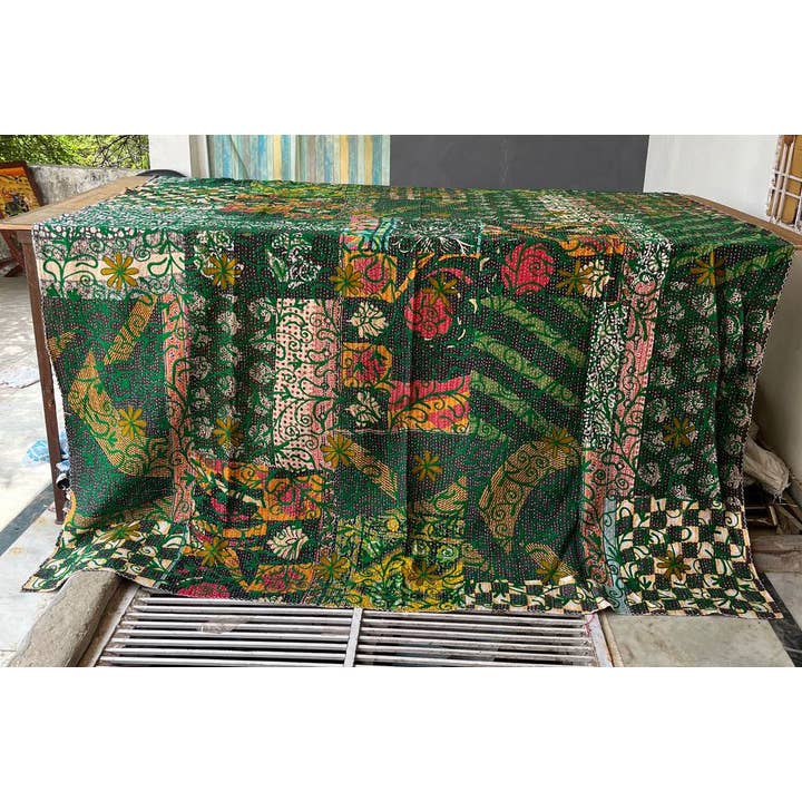 Bhawana Handicrafts - Wholesale Quilt - Suzani dekbed met geborduurde bloemen, vintage wandkleed
