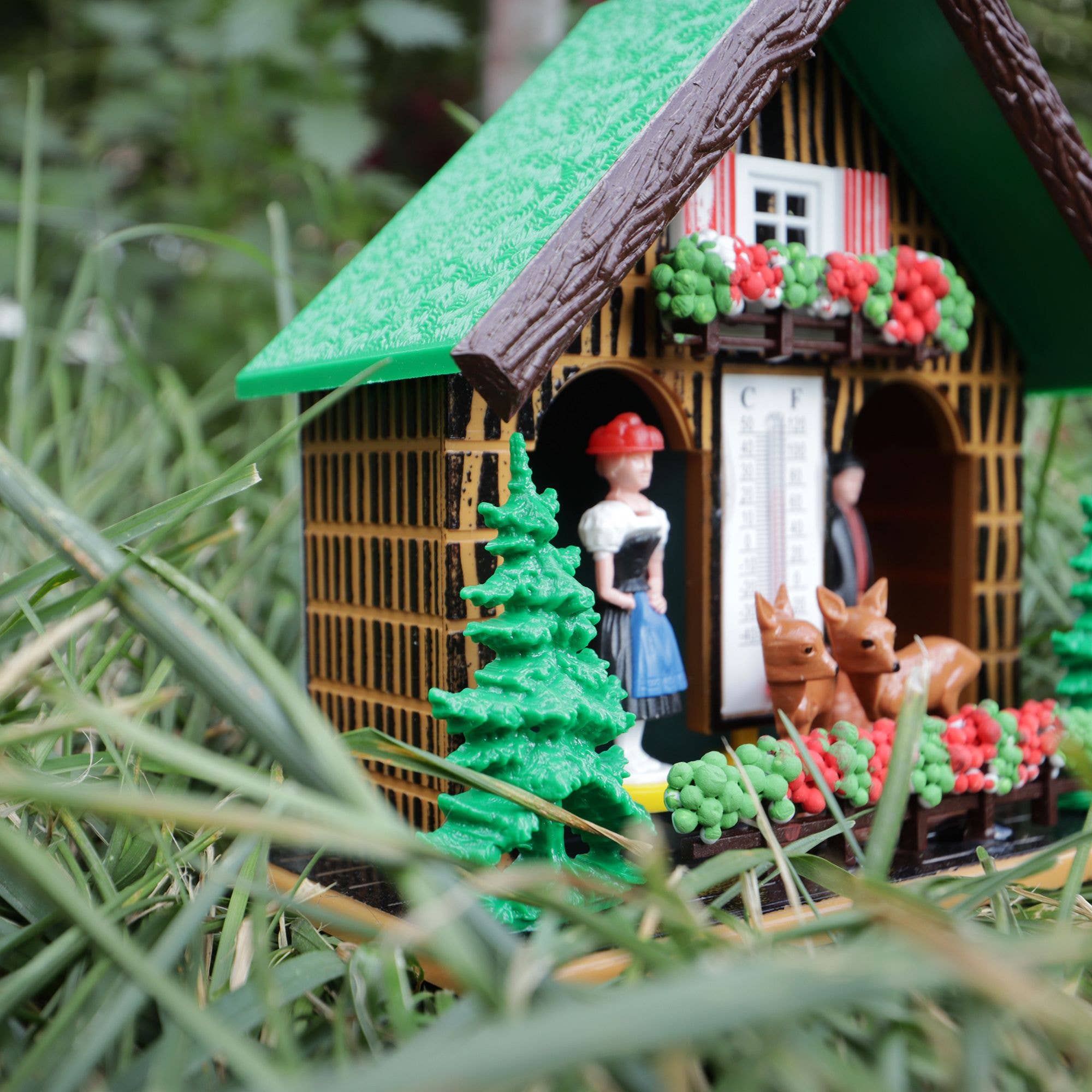 Tribal Trade GmbH - Wholesale Decorative Figurine - Wetterhaus thermometer Schwarzwald 02 green roof with deer9