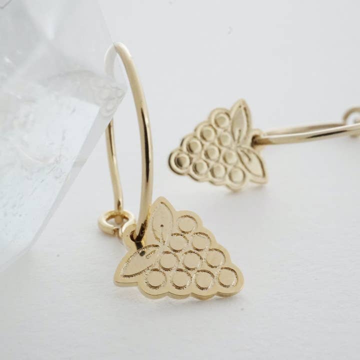 Magischer Charm Trauben Hoops für den Großhandel von Honeycat Jewelry
