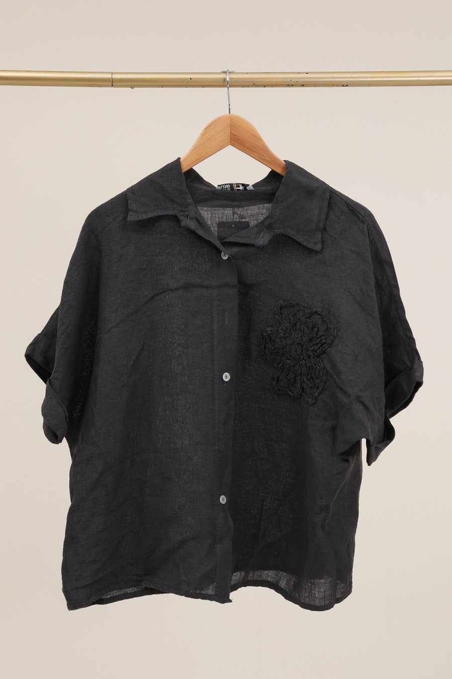 LÉA & LUC - Vente Chemise – femme - Chemise avec une fleur en 100% Lin REF. 2034110