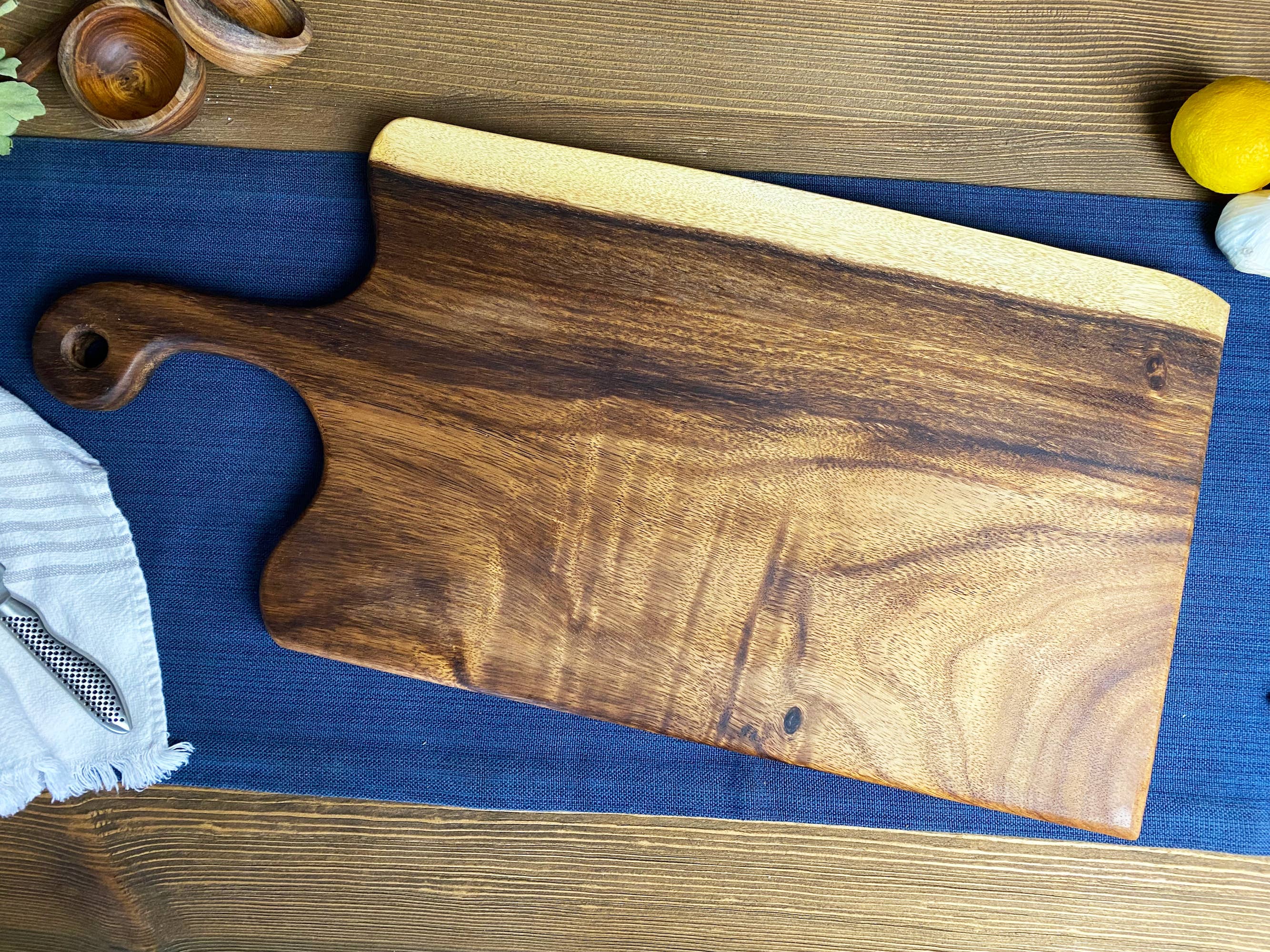 Tuckahoe Hardwoods – wholesale Cutting board – Extra Large Live Edge Board with Handle9