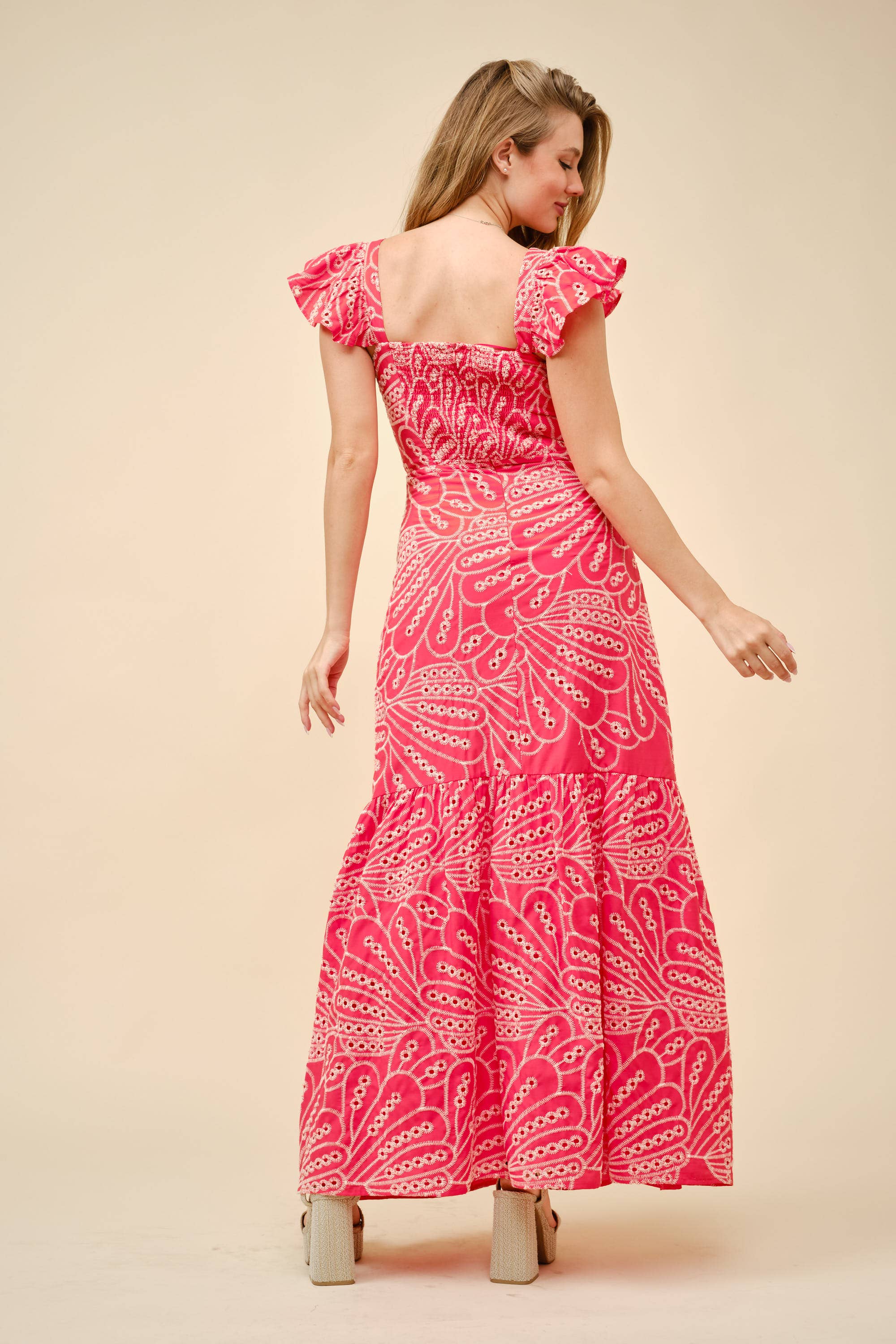 Tea & Cup - Vendita all'ingrosso Vestito - Donna - Abito lungo con scollo a cuore e ricami traforati1