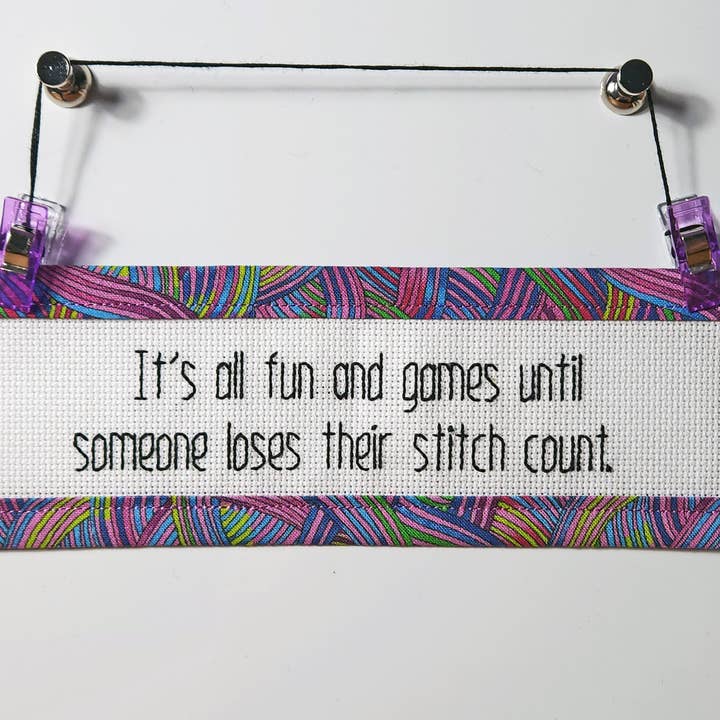 Jeux et divertissements - Kit de point de croix avec garniture personnalisée pour la vente par Rogue Stitchery