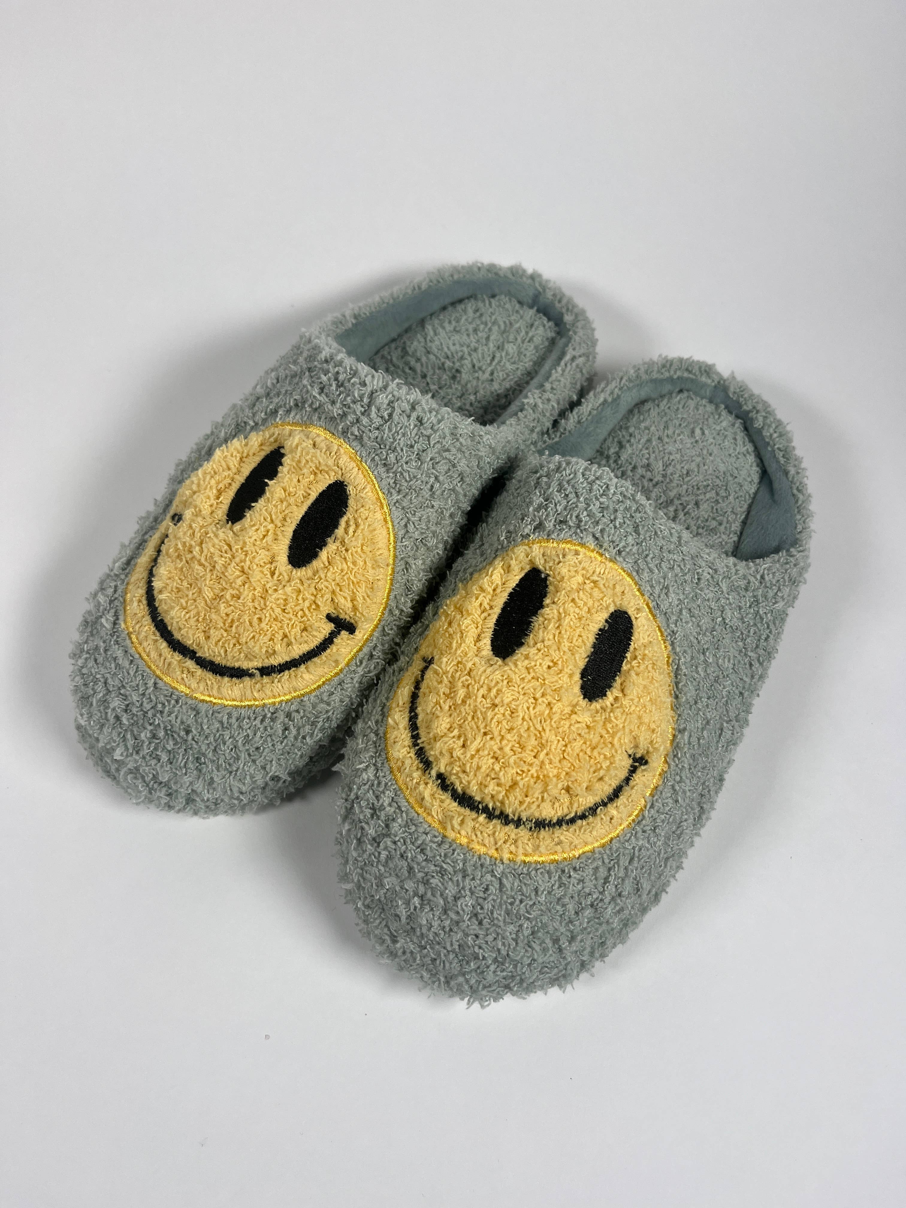 Handcraft Manufacturing Corp. - Wholesale Slippers - Women's - Cozy Smiley Clog12