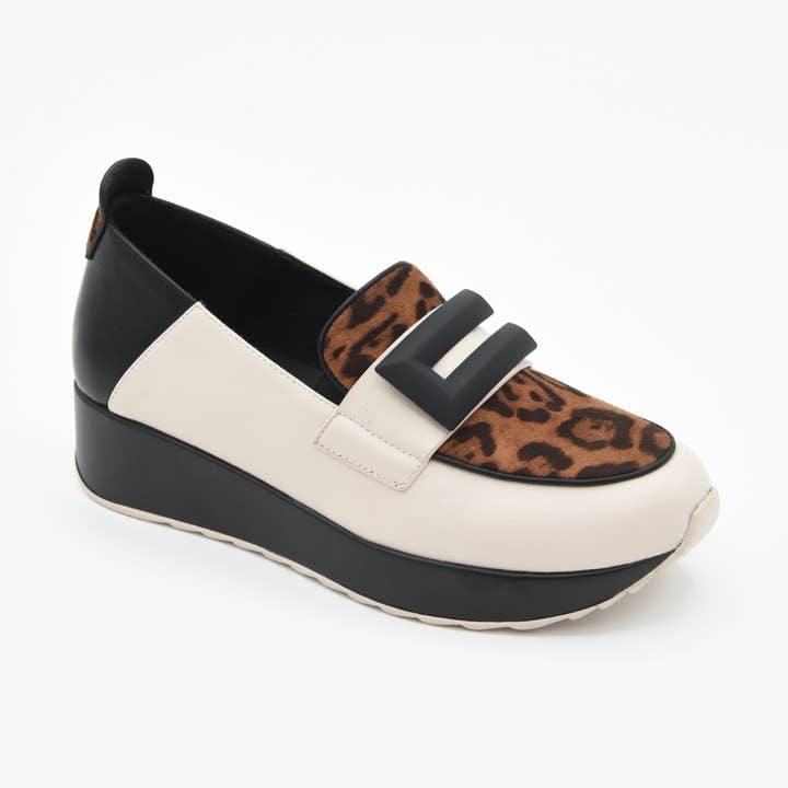 Instapper met lichte sleehak en dierenprint 462K495 voor wholesale door Azarey