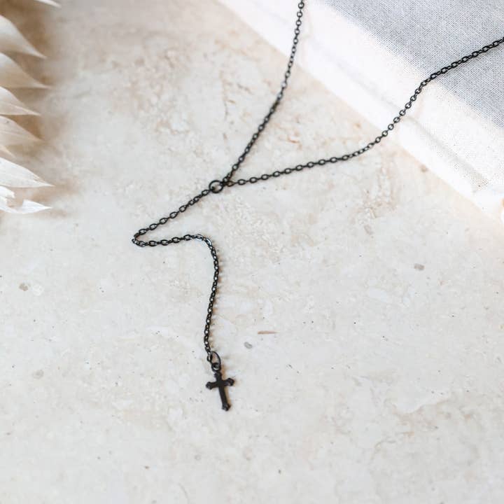 The Gilded Witch – wholesale Y-ringat halsband – La Croix Noire "Det Svarta Korset" Lariat Halsband: Fransk Goth