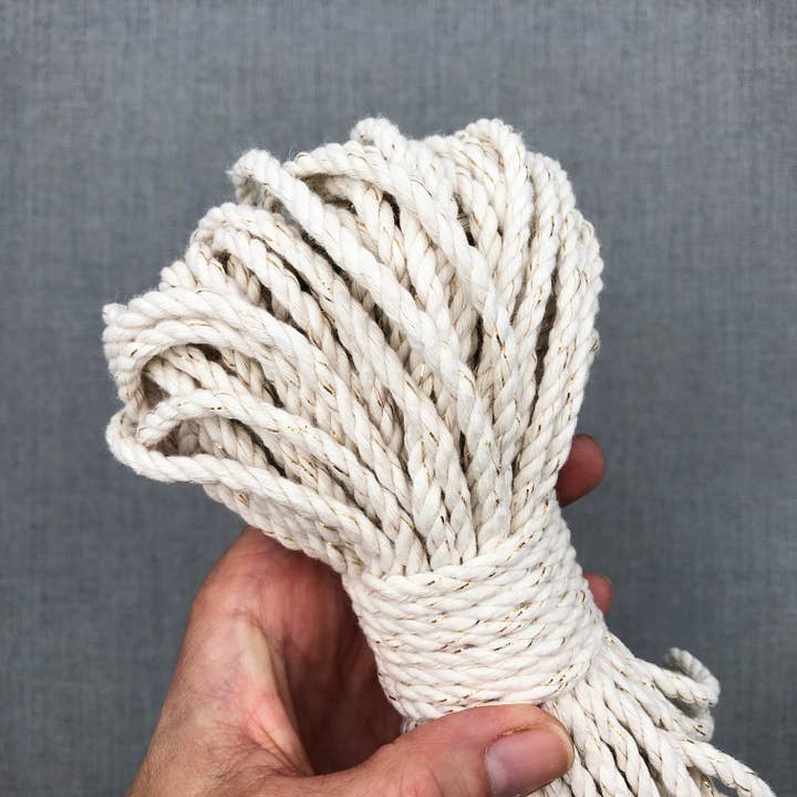 Bergin & Bath - Wholesale DIY Craft Kit - Macrame Kit - Mandala - Gold. Make a Christmas wreath