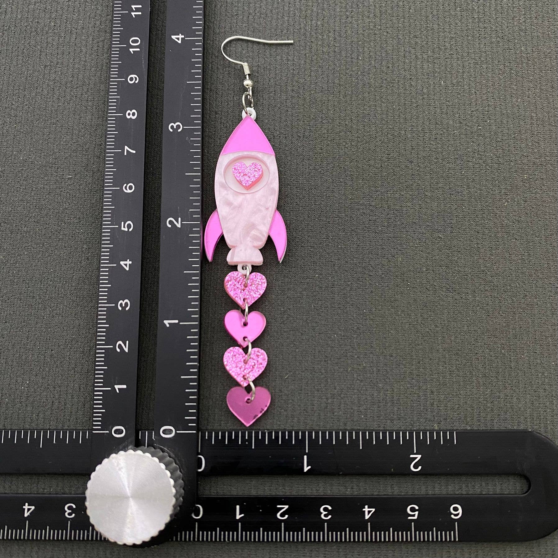 Mio Queena - Wholesale Dangle Earrings - Acrylic Heart Fringe Rocket Dangle Earrings - YK3